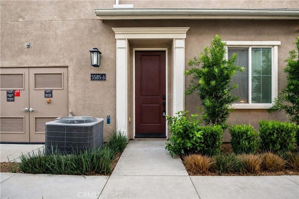 5585 Kate Way 6, Fontana, CA 92336
