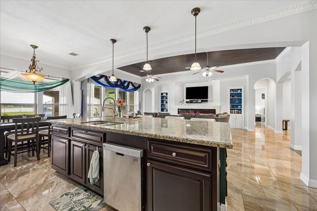 527 Lily Lane, Rosharon, TX 77583