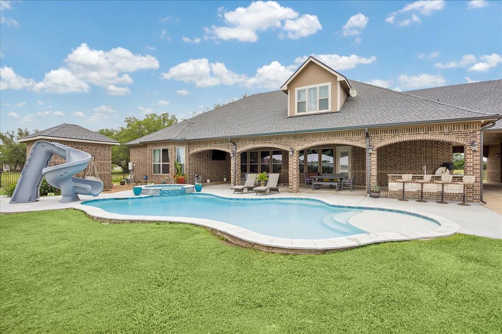 527 Lily Lane, Rosharon, TX 77583