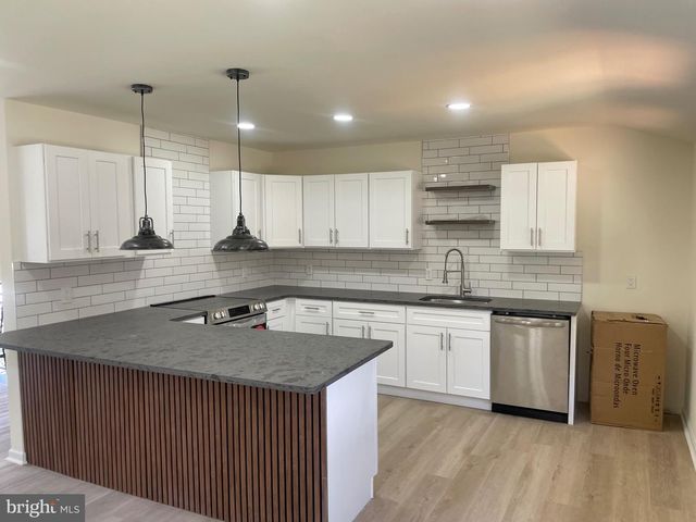 104 LARKSPUR RD, Newark, DE 19711