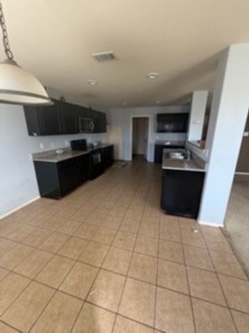 801 Lark Drive, Aubrey, TX 76227