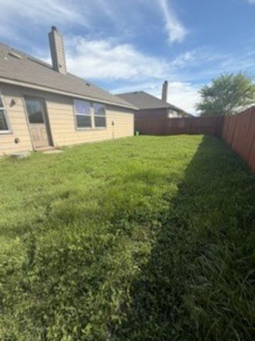 801 Lark Drive, Aubrey, TX 76227