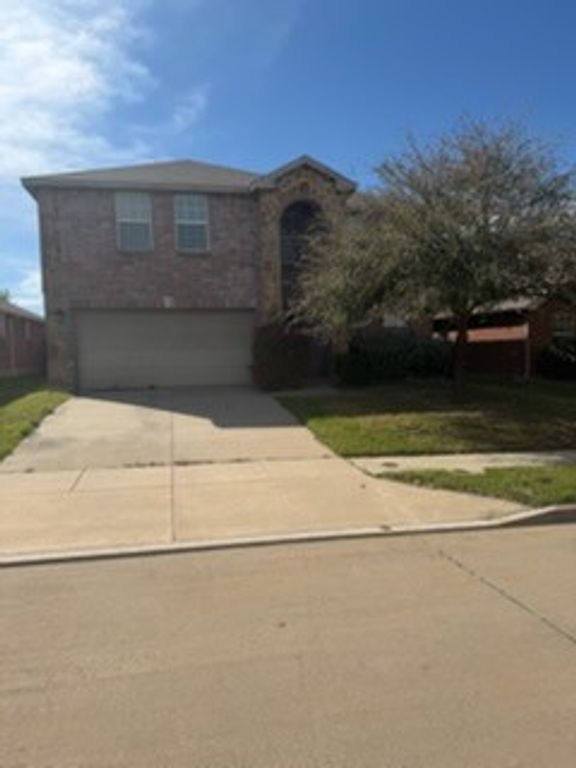 801 Lark Drive, Aubrey, TX 76227