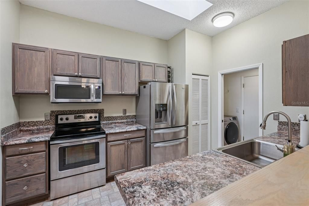 Image 10 of property listing at 2411 NANTUCKET HARBOR LOOP, Sun City Center, FL 33573
