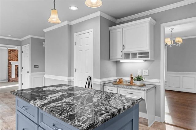 5229 Bridge Pointe Drive, Clemmons, NC 27012