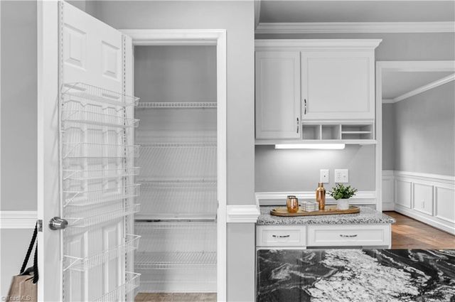 5229 Bridge Pointe Drive, Clemmons, NC 27012