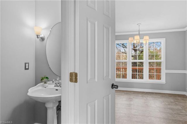 5229 Bridge Pointe Drive, Clemmons, NC 27012