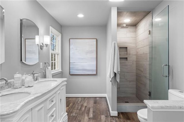 5229 Bridge Pointe Drive, Clemmons, NC 27012