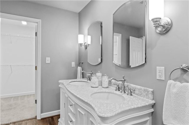 5229 Bridge Pointe Drive, Clemmons, NC 27012