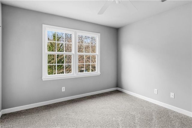 5229 Bridge Pointe Drive, Clemmons, NC 27012