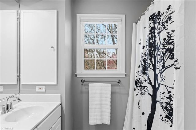 5229 Bridge Pointe Drive, Clemmons, NC 27012