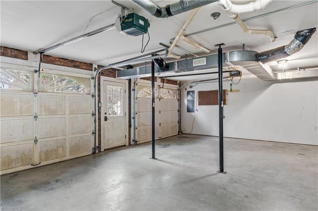 5229 Bridge Pointe Drive, Clemmons, NC 27012