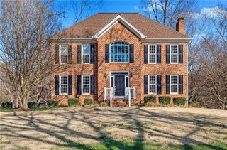 5229 Bridge Pointe Drive, Clemmons, NC 27012