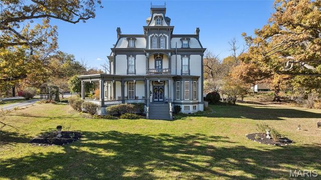 11069 New London Gravel Rd, Hannibal, MO 63401