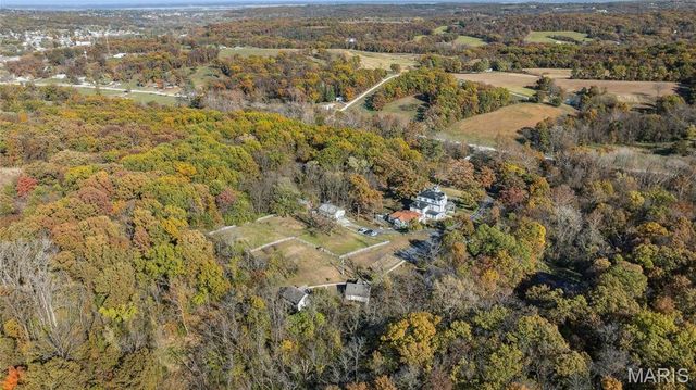 11069 New London Gravel Rd, Hannibal, MO 63401