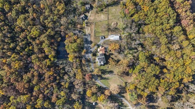 11069 New London Gravel Rd, Hannibal, MO 63401