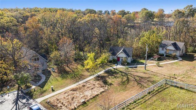 11069 New London Gravel Rd, Hannibal, MO 63401