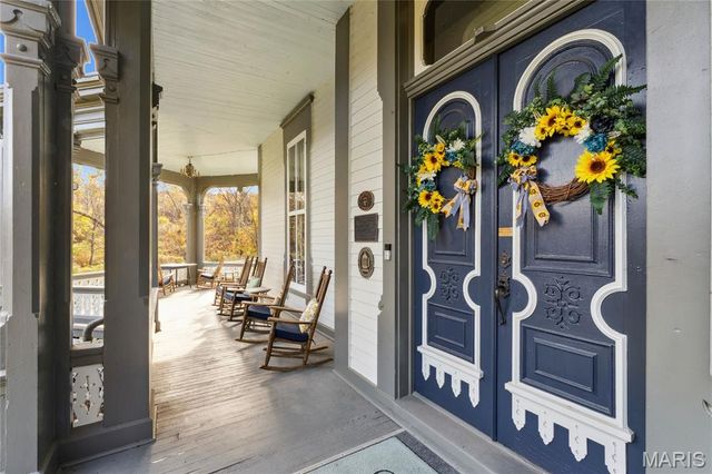 11069 New London Gravel Rd, Hannibal, MO 63401