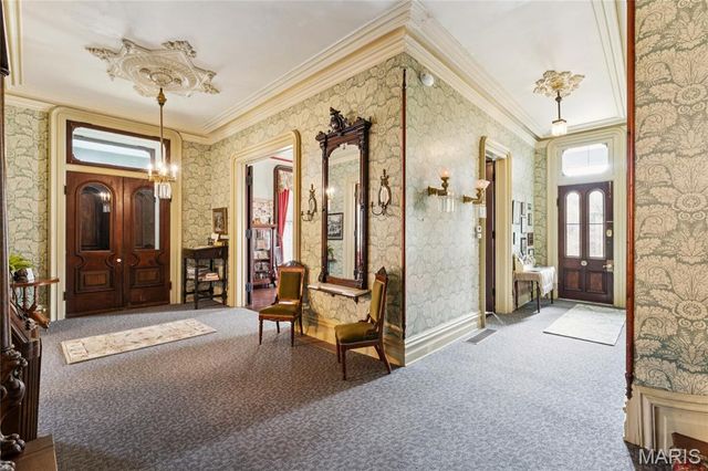 11069 New London Gravel Rd, Hannibal, MO 63401