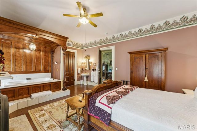 11069 New London Gravel Rd, Hannibal, MO 63401