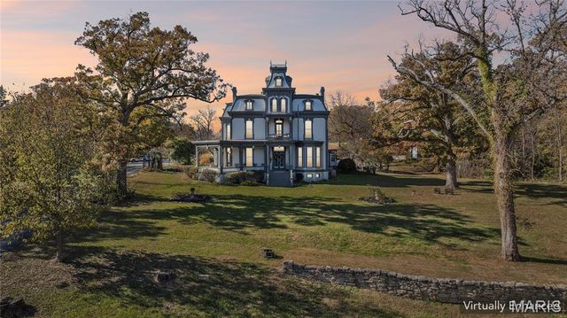 11069 New London Gravel Rd, Hannibal, MO 63401