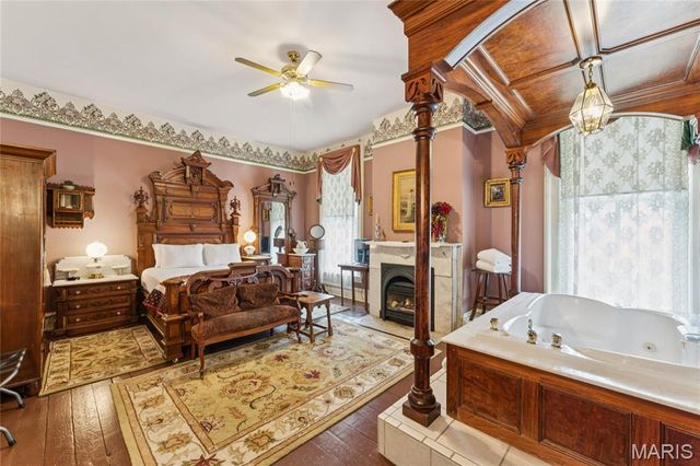 11069 New London Gravel Rd, Hannibal, MO 63401