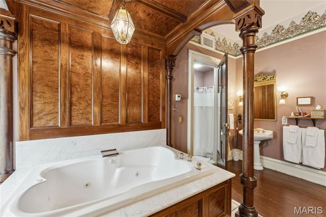 11069 New London Gravel Rd, Hannibal, MO 63401