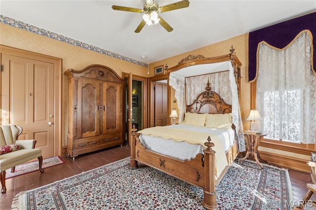 11069 New London Gravel Rd, Hannibal, MO 63401