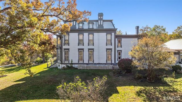 11069 New London Gravel Rd, Hannibal, MO 63401