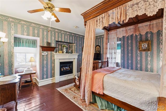 11069 New London Gravel Rd, Hannibal, MO 63401