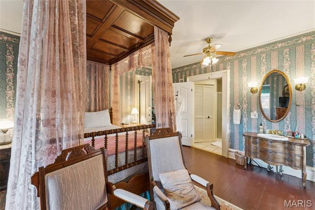 11069 New London Gravel Rd, Hannibal, MO 63401