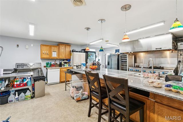 11069 New London Gravel Rd, Hannibal, MO 63401