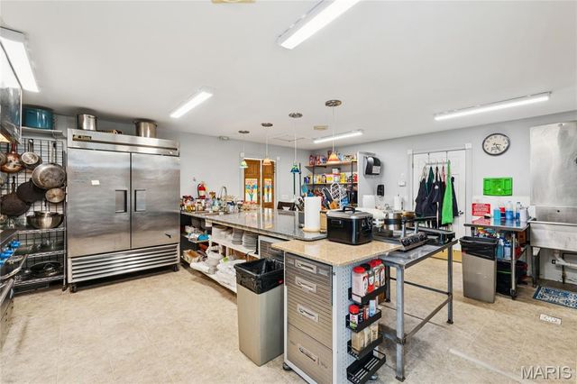 11069 New London Gravel Rd, Hannibal, MO 63401