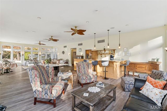 11069 New London Gravel Rd, Hannibal, MO 63401