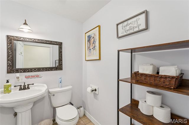 11069 New London Gravel Rd, Hannibal, MO 63401