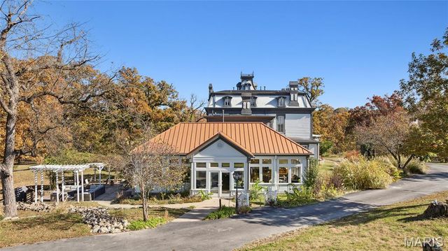 11069 New London Gravel Rd, Hannibal, MO 63401