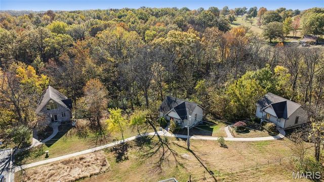 11069 New London Gravel Rd, Hannibal, MO 63401