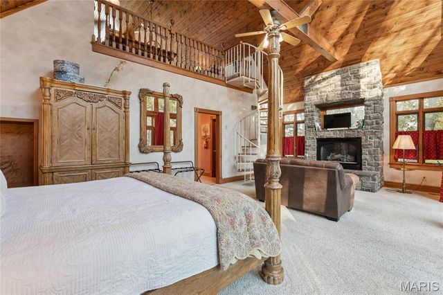 11069 New London Gravel Rd, Hannibal, MO 63401