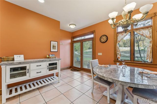 11069 New London Gravel Rd, Hannibal, MO 63401