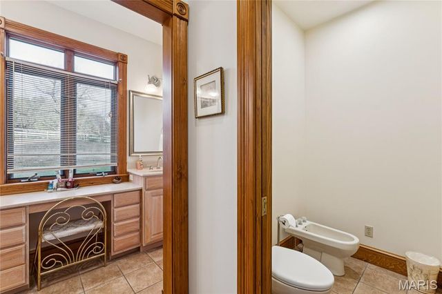 11069 New London Gravel Rd, Hannibal, MO 63401