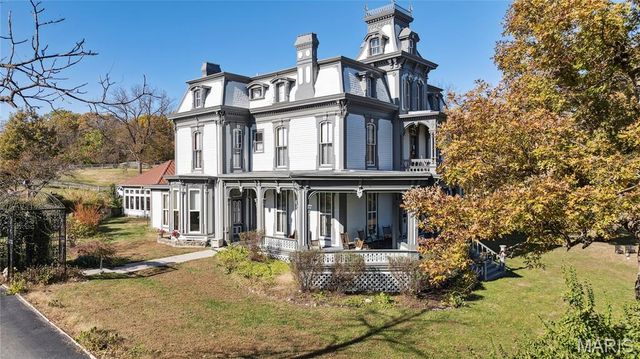 11069 New London Gravel Rd, Hannibal, MO 63401