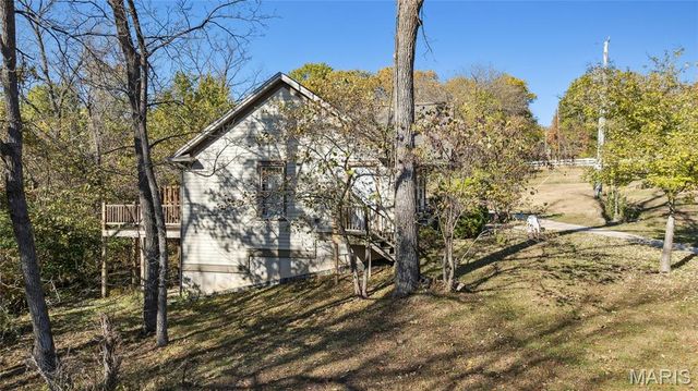 11069 New London Gravel Rd, Hannibal, MO 63401