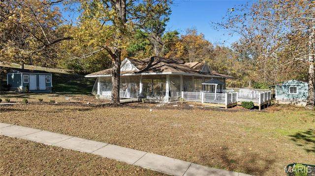 11069 New London Gravel Rd, Hannibal, MO 63401