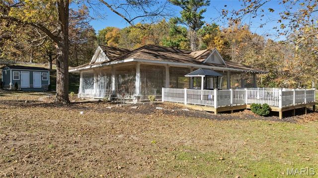 11069 New London Gravel Rd, Hannibal, MO 63401