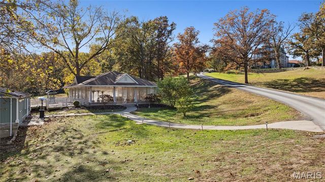 11069 New London Gravel Rd, Hannibal, MO 63401