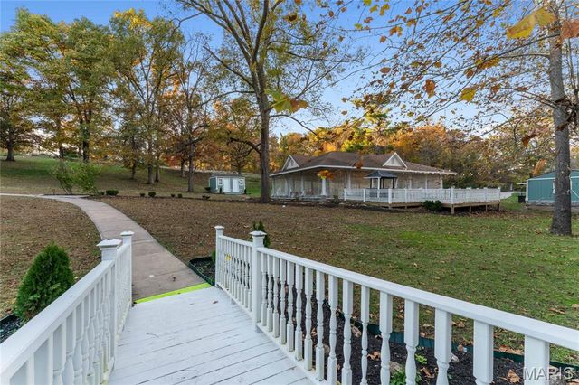 11069 New London Gravel Rd, Hannibal, MO 63401