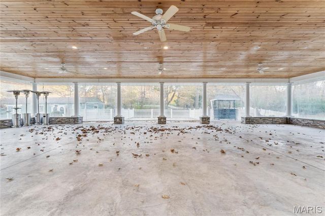 11069 New London Gravel Rd, Hannibal, MO 63401