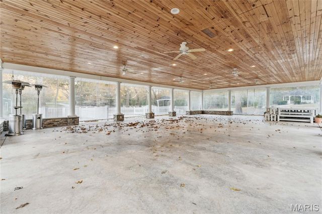 11069 New London Gravel Rd, Hannibal, MO 63401