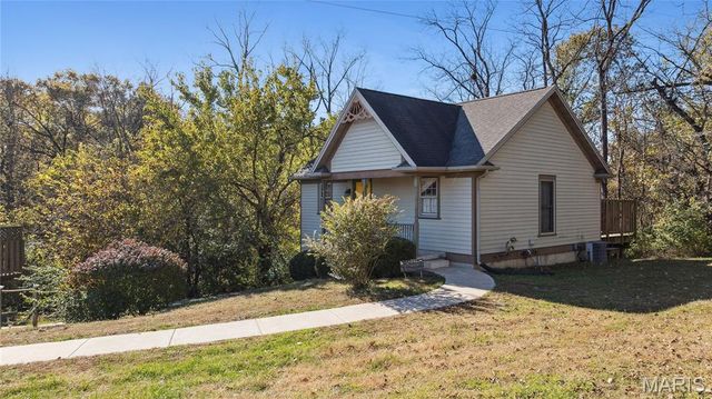 11069 New London Gravel Rd, Hannibal, MO 63401