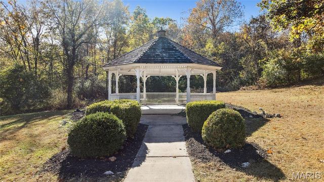 11069 New London Gravel Rd, Hannibal, MO 63401